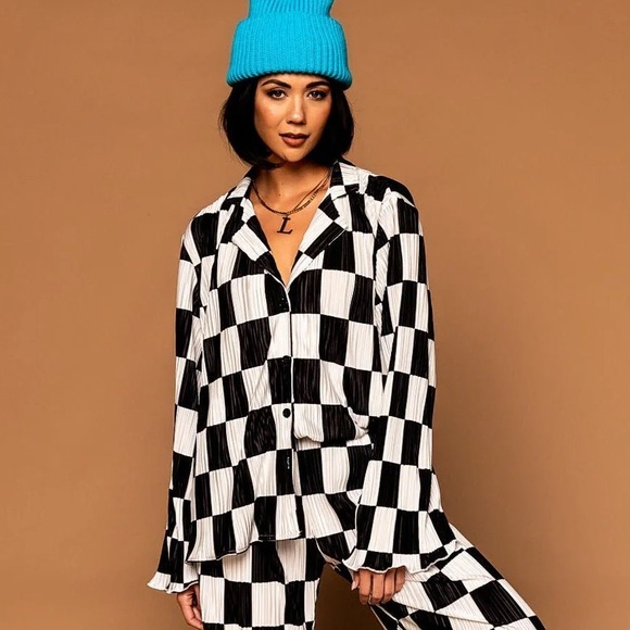 Dressed in Lala Black & White Long Sleeve Plissé Button-down Top in Checkerboard - Picture 1 of 3